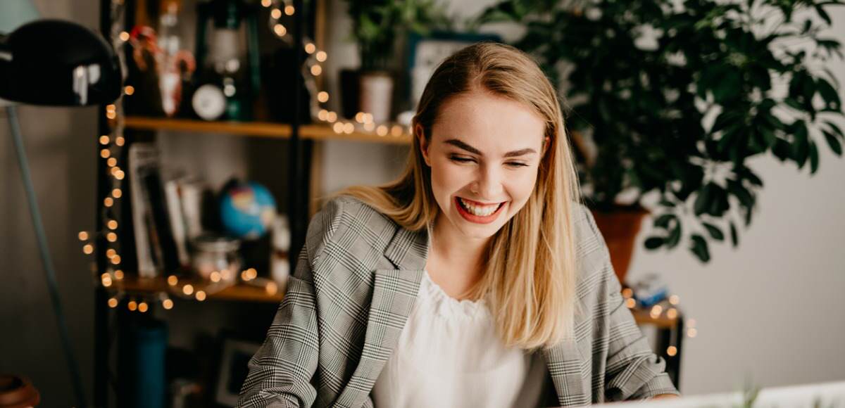 businesswoman-checking-emails