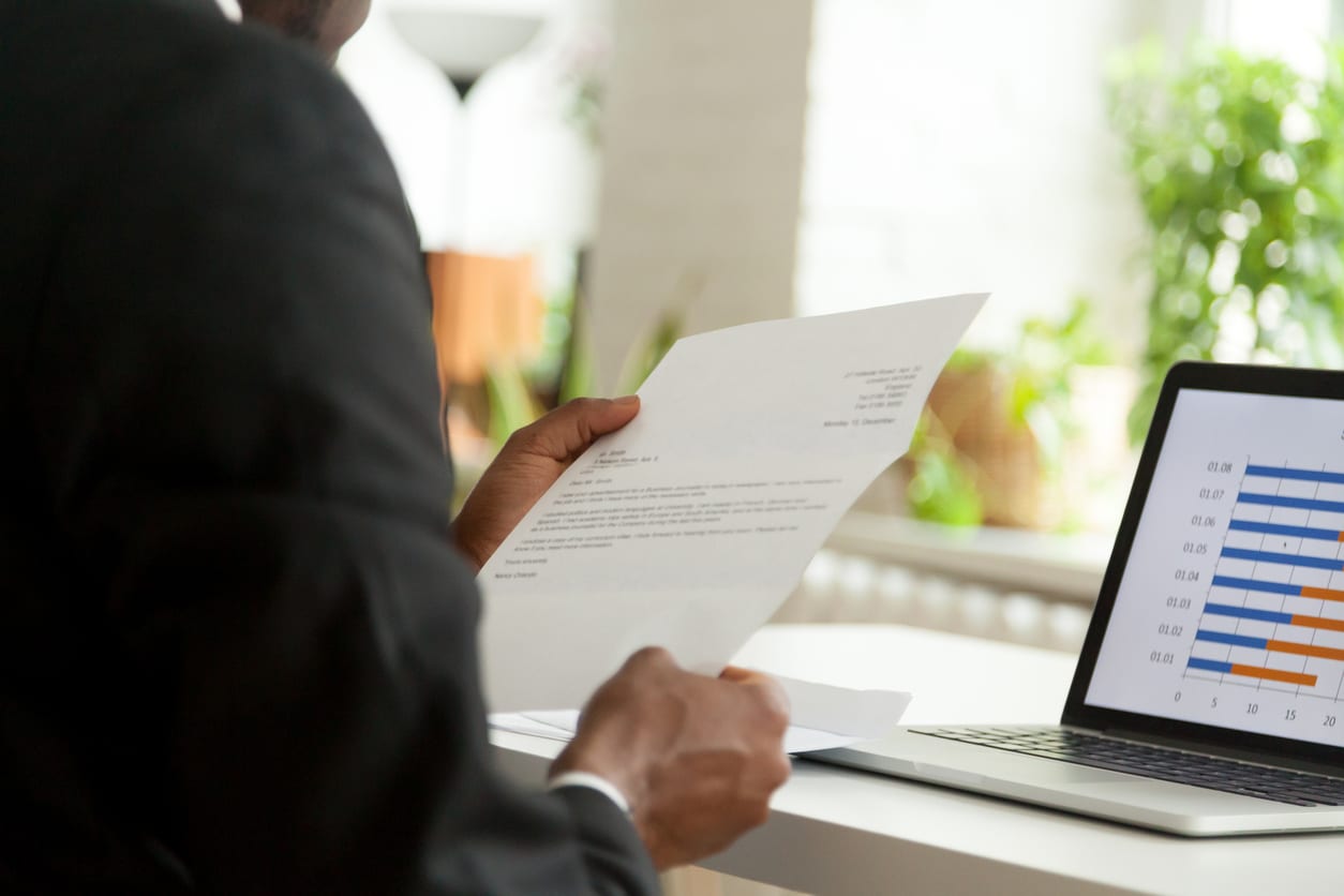 man reading cover letter