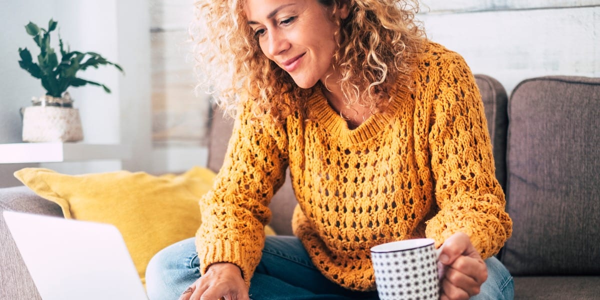 woman on laptop drinking coffee